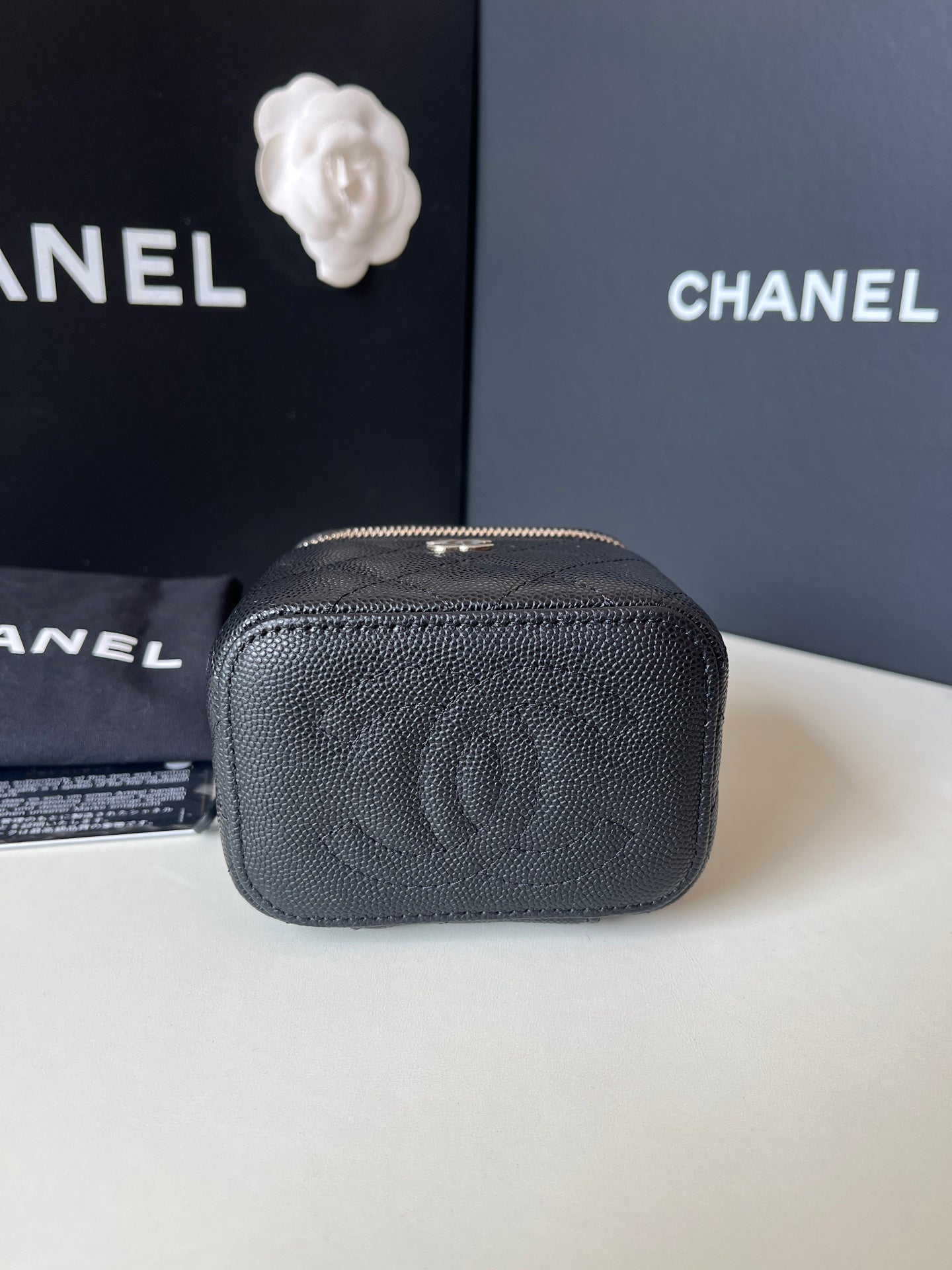 Chanel - Vanity Case - Leather - Black - (mini)