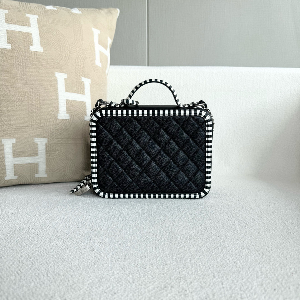 Chanel - Vanity Case - Leather - Black - (mini)
