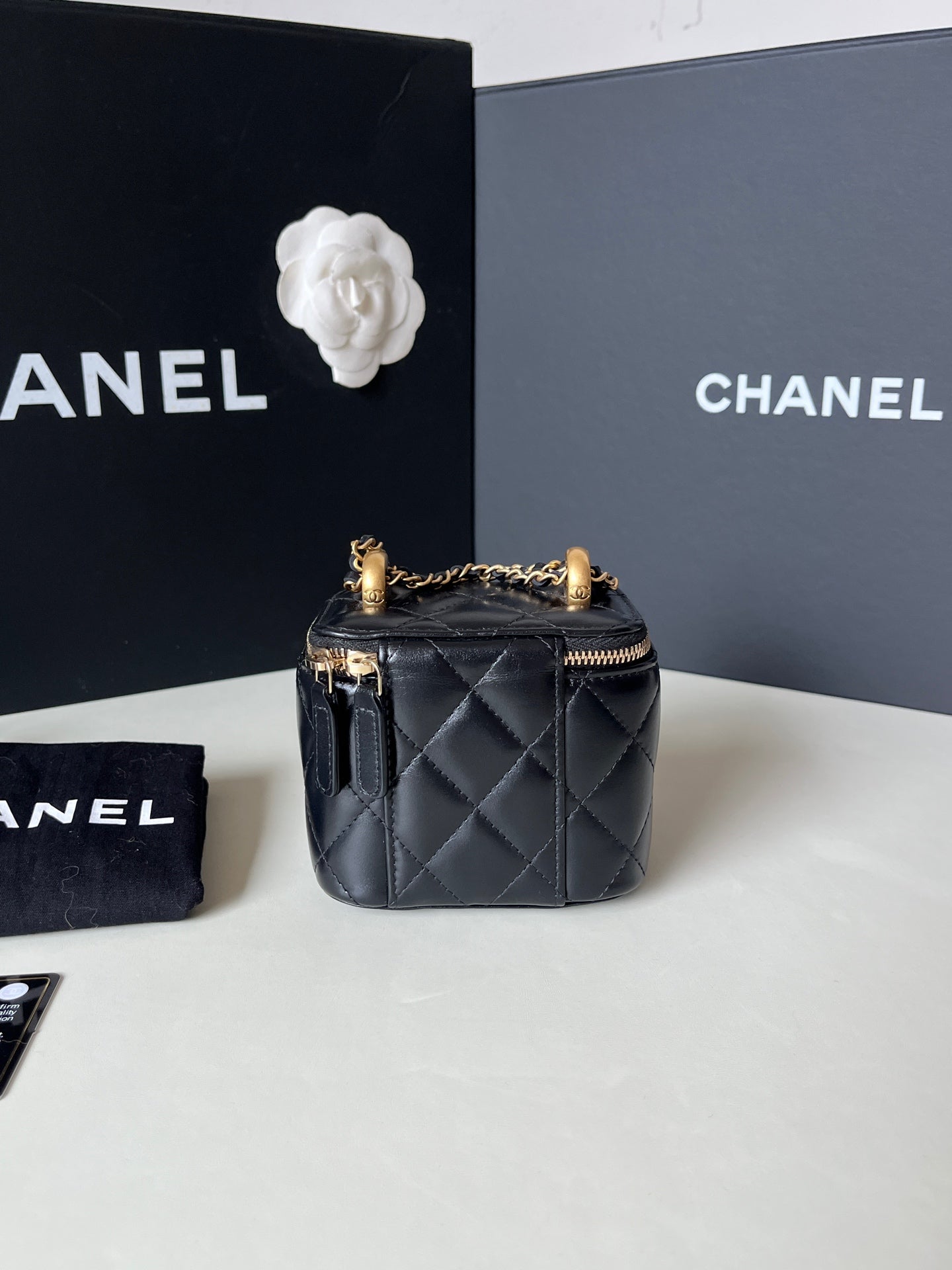 Chanel - Vanity Case - Leather - Black - (mini)