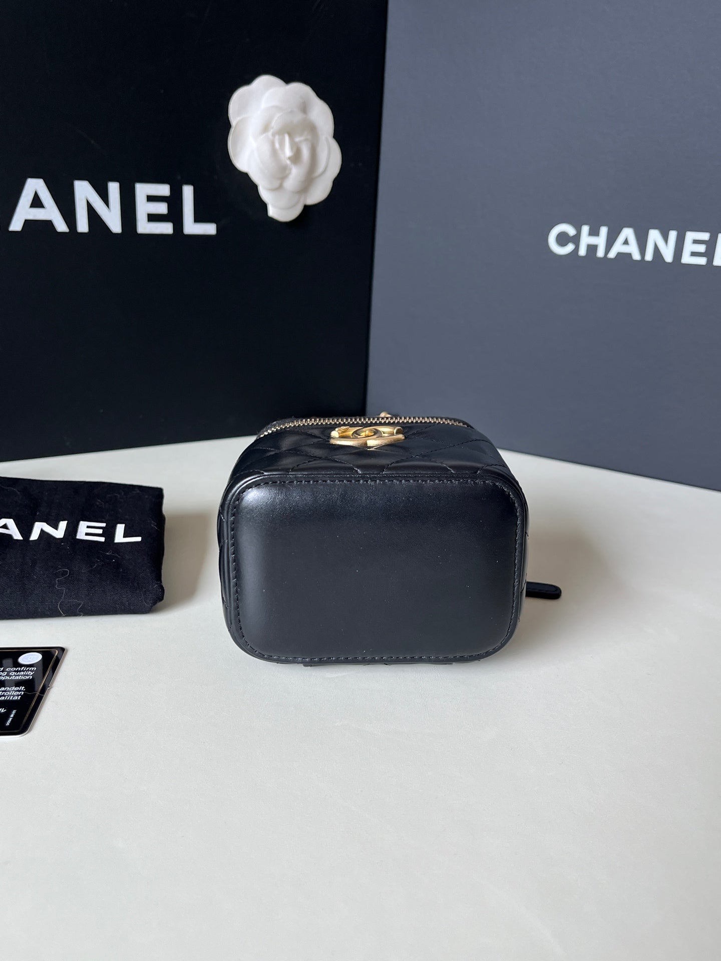 Chanel - Vanity Case - Leather - Black - (mini)