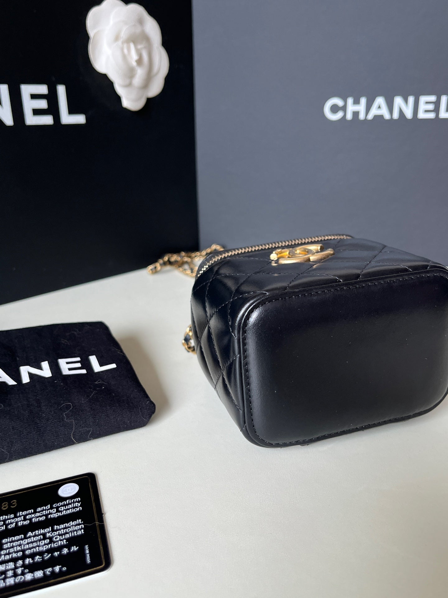 Chanel - Vanity Case - Leather - Black - (mini)