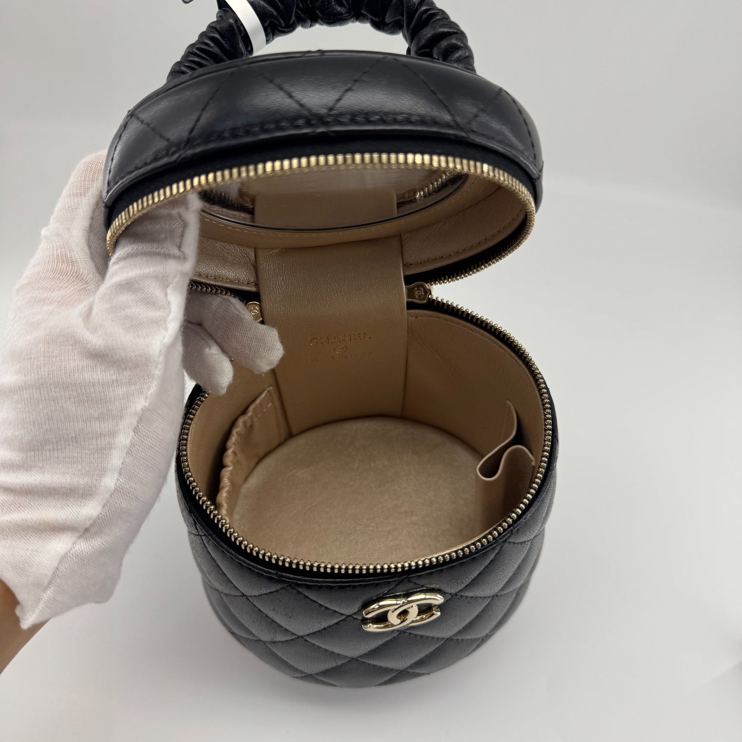 Chanel - Vanity Case - Leather - Black - (mini)