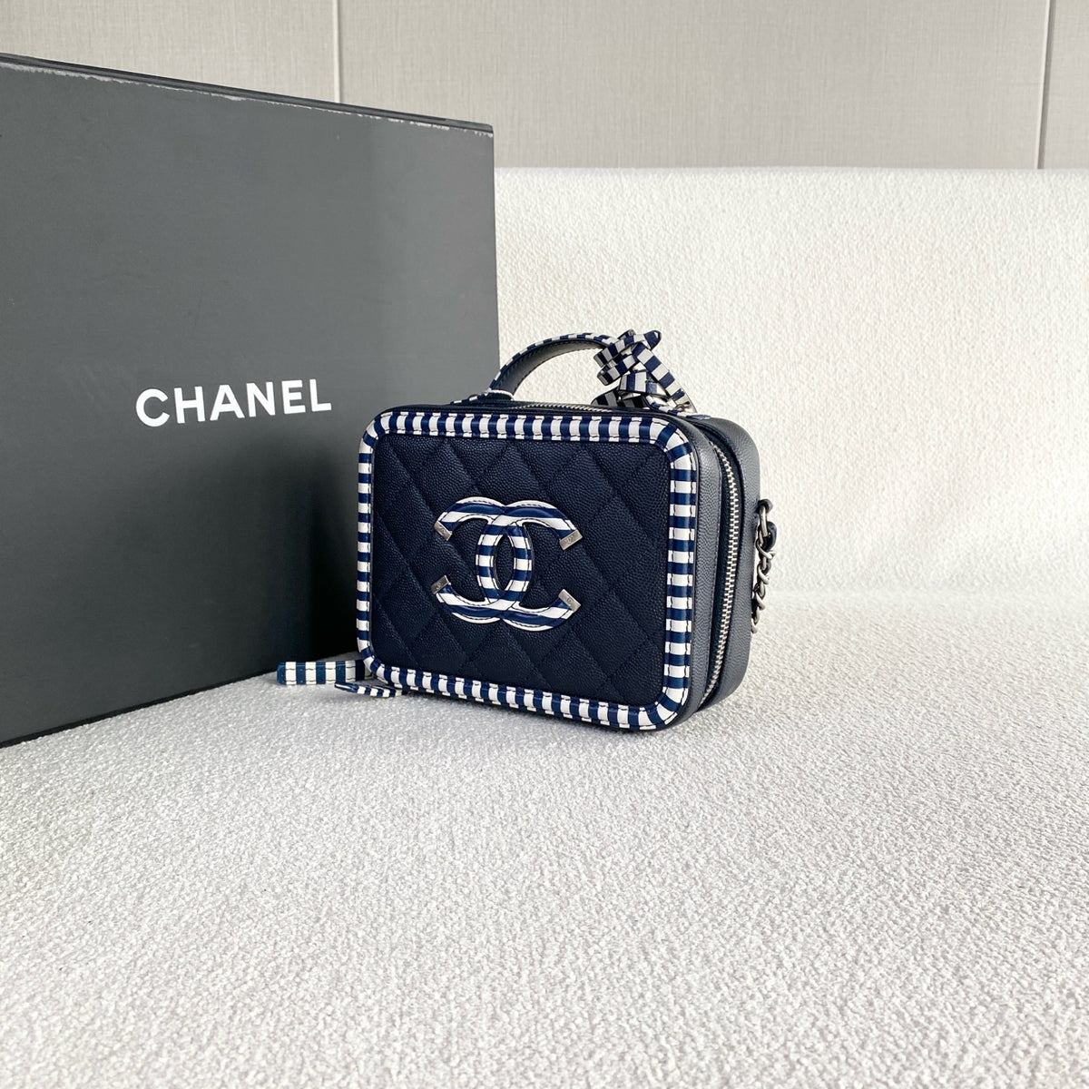 Chanel - Vanity Case - Leather - Navy - (mini)