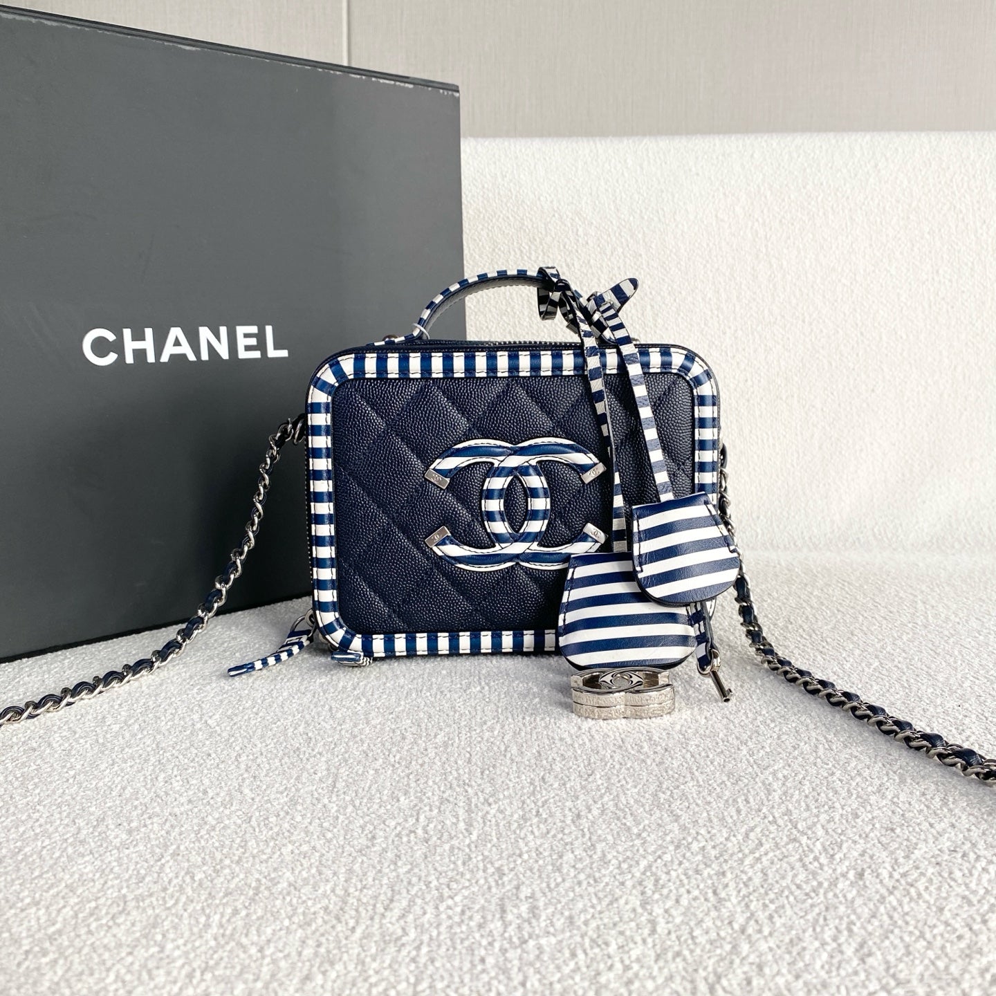 Chanel - Vanity Case - Leather - Navy - (small)