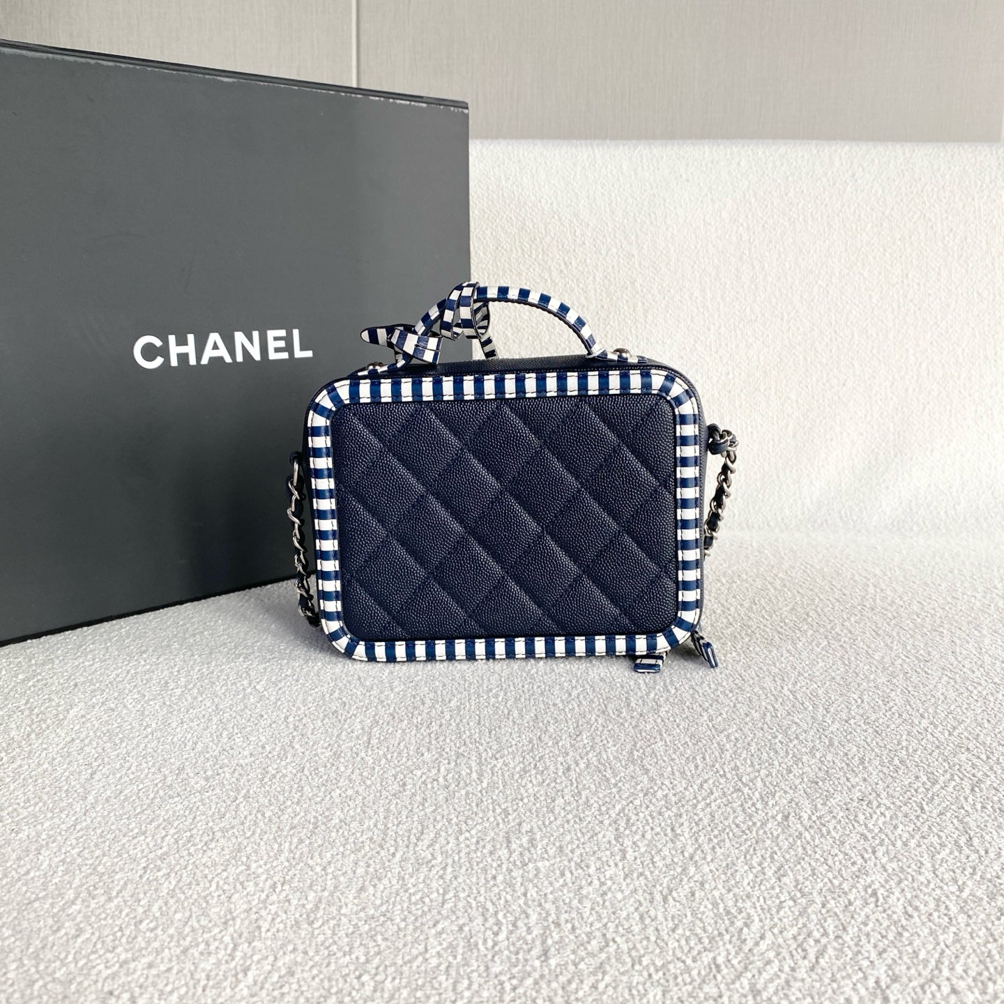Chanel - Vanity Case - Leather - Navy - (small)