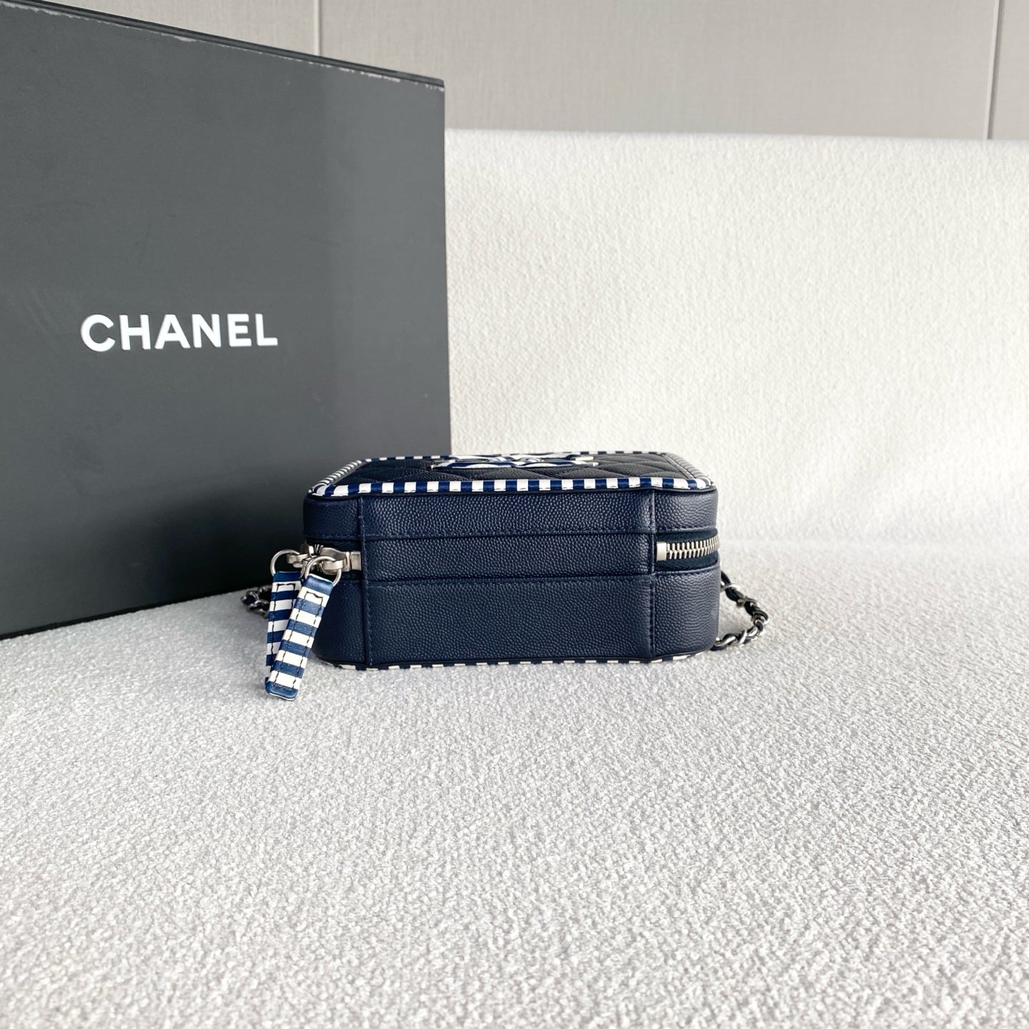 Chanel - Vanity Case - Leather - Navy - (small)
