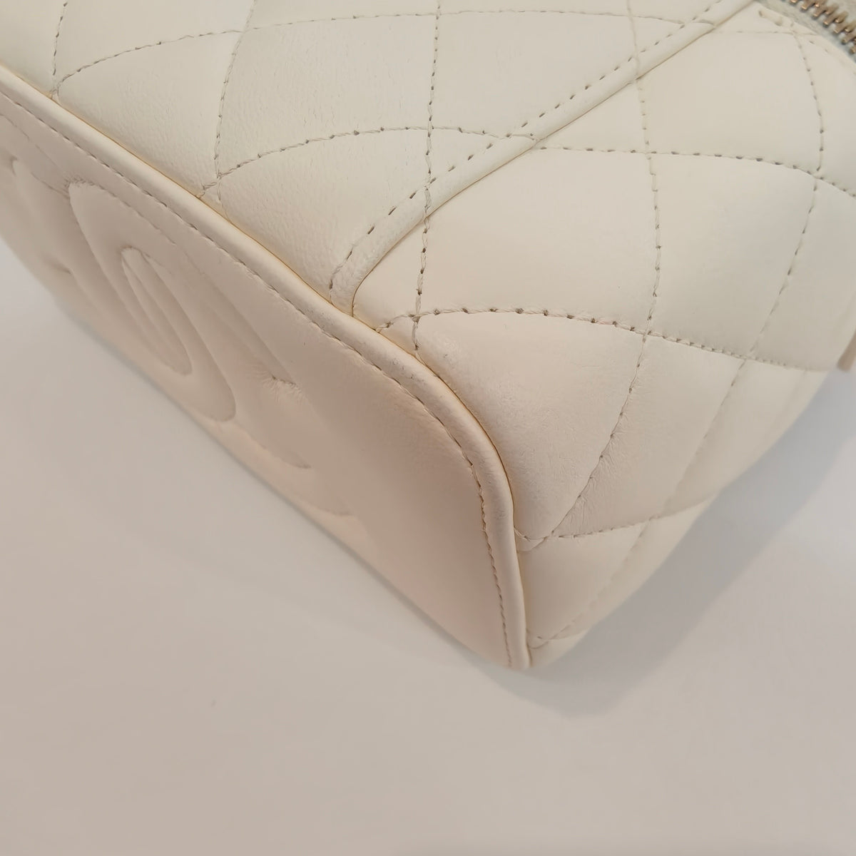 Chanel - Vanity Case - Leather - White