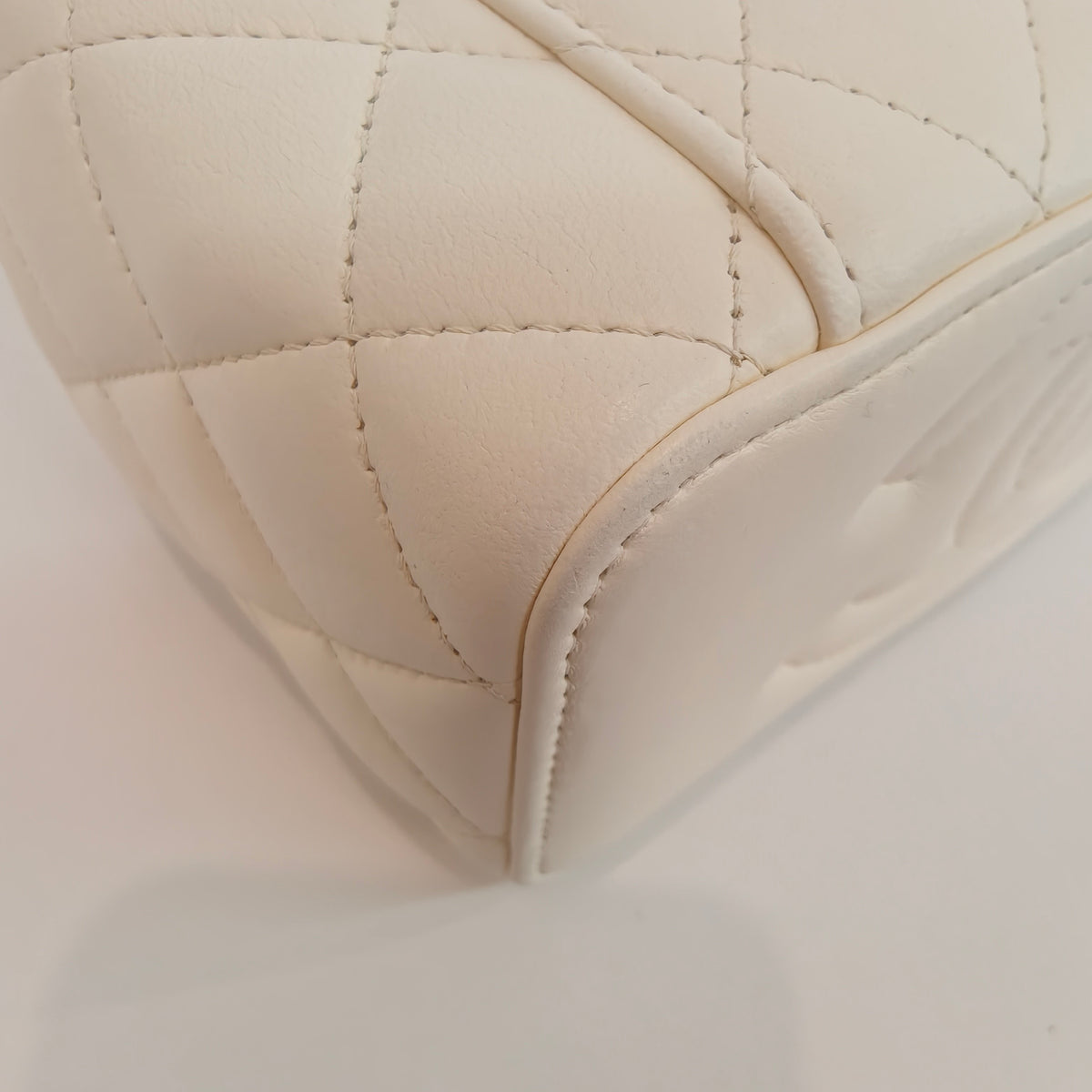 Chanel - Vanity Case - Leather - White