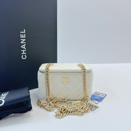 Chanel - Vanity case - Leather - White - (mini)