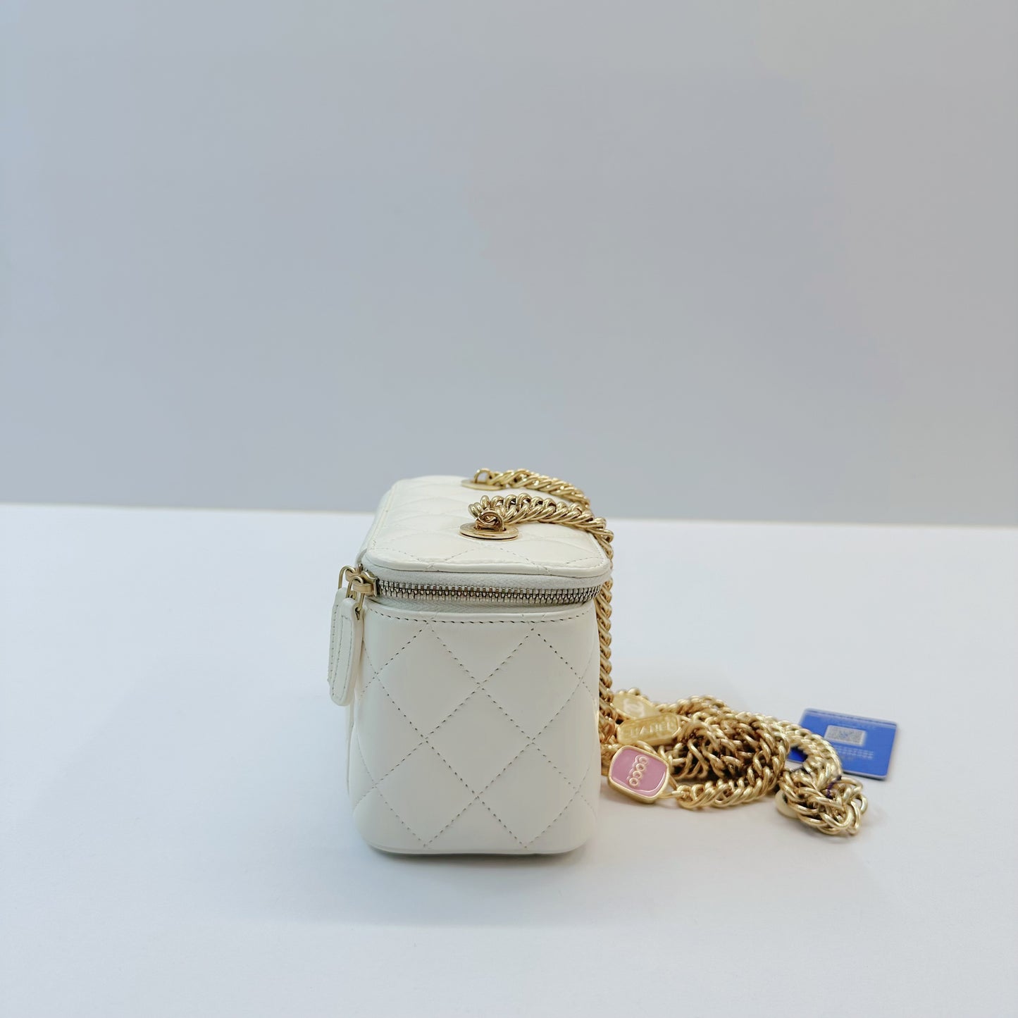 Chanel - Vanity case - Leather - White - (mini)