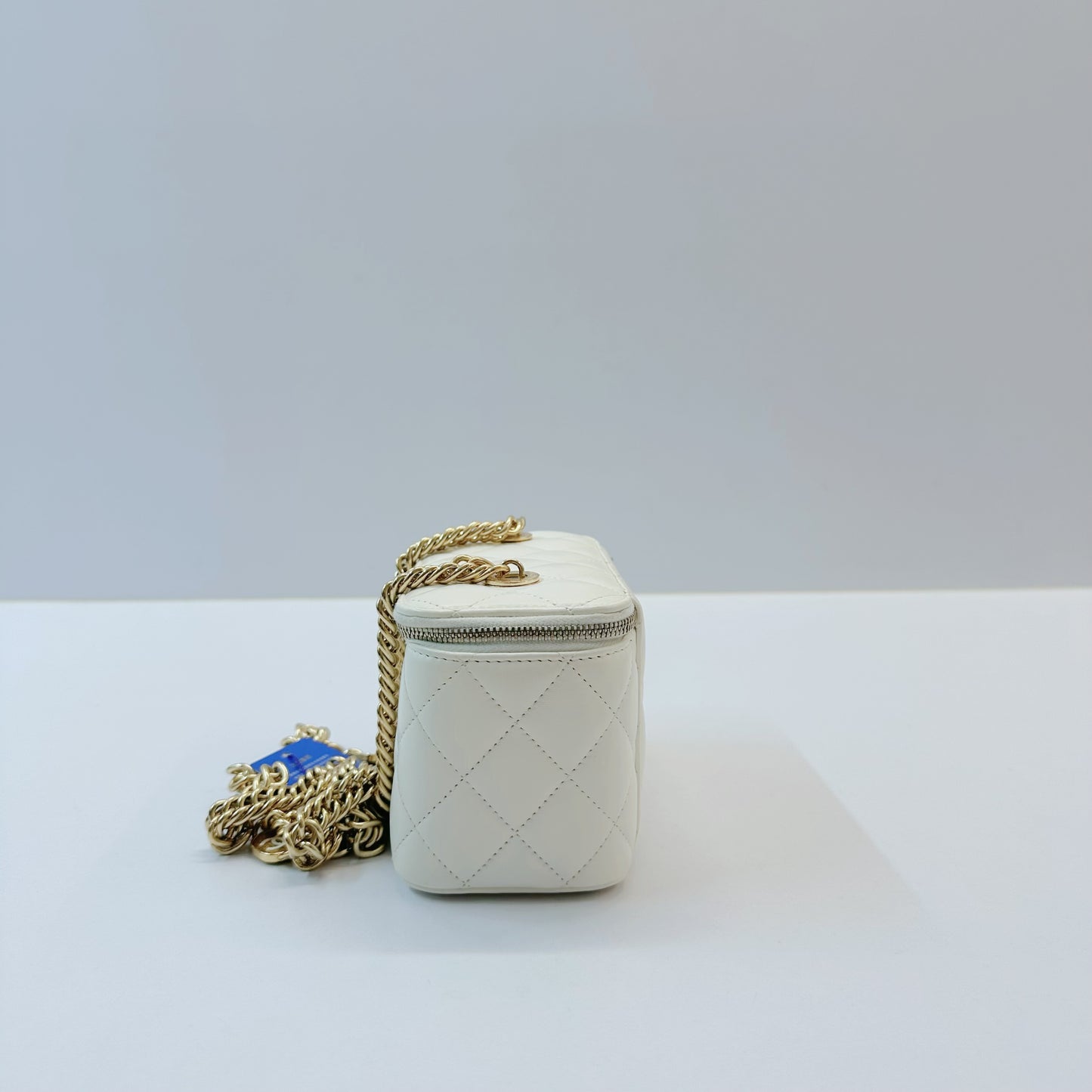 Chanel - Vanity case - Leather - White - (mini)