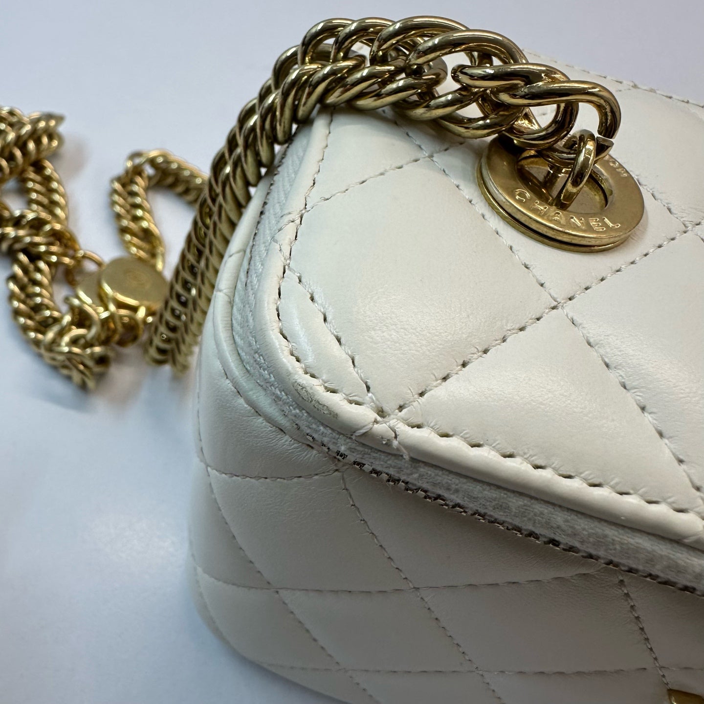 Chanel - Vanity case - Leather - White - (mini)