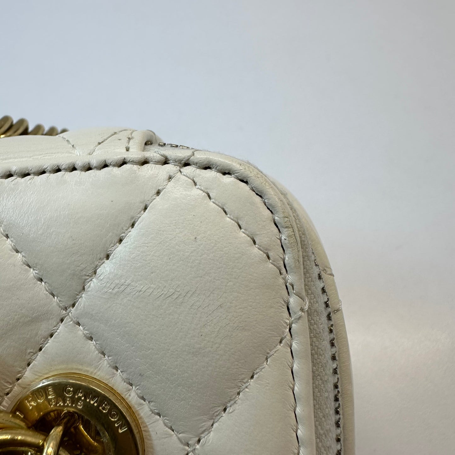 Chanel - Vanity case - Leather - White - (mini)