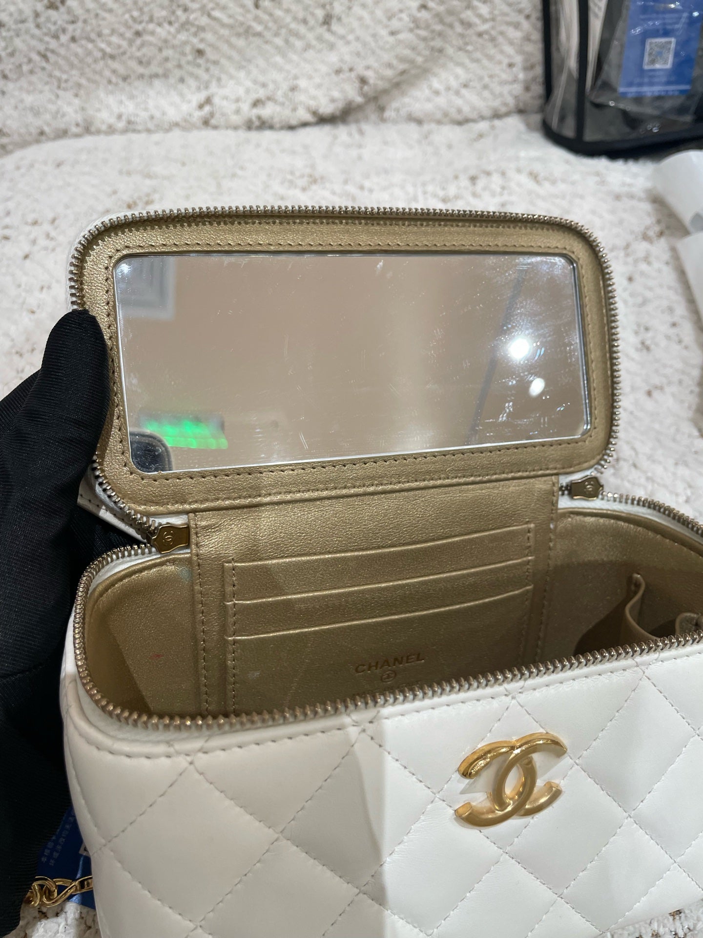 Chanel - Vanity case - Leather - White - (mini)