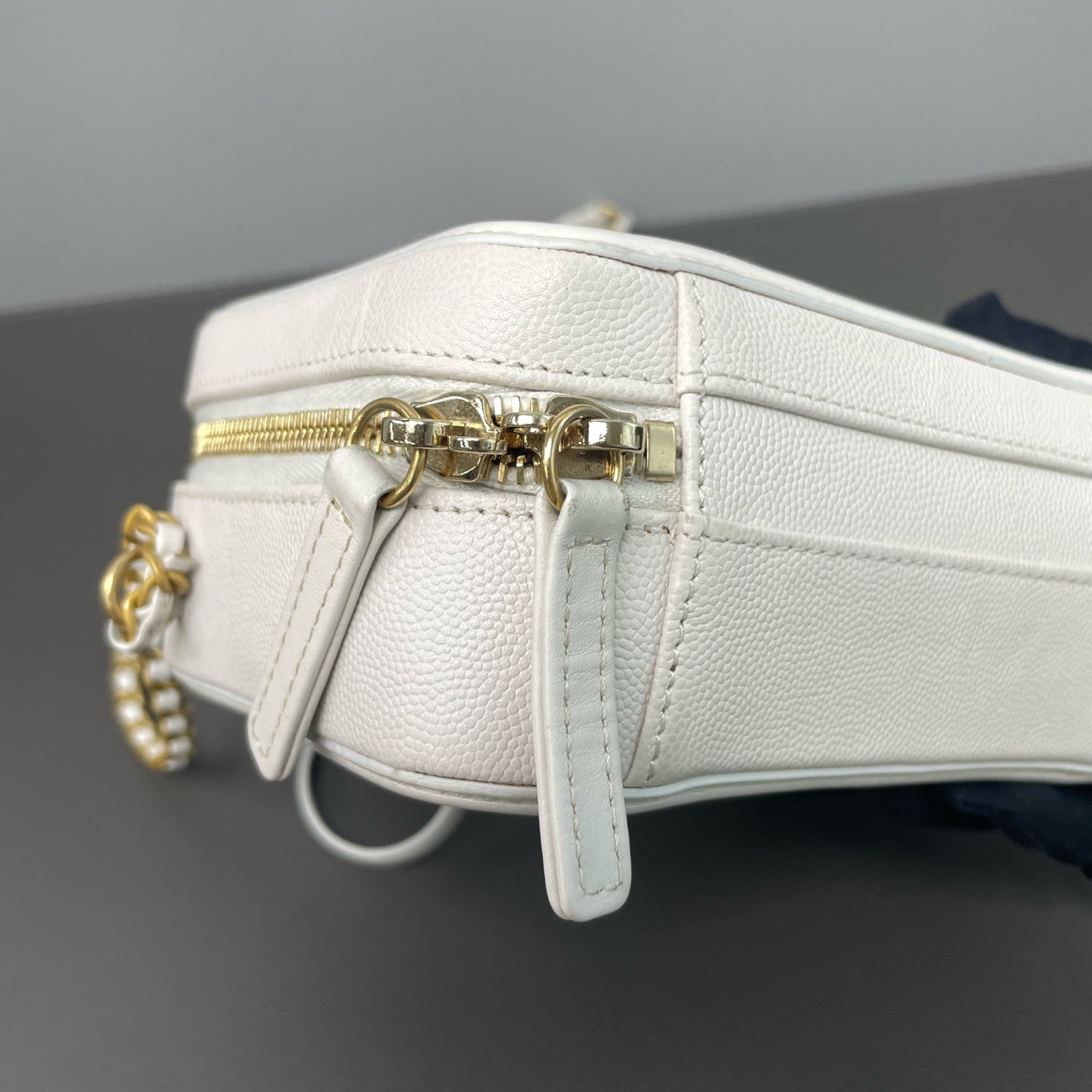 Chanel - Vanity Case - Leather - White - (small)