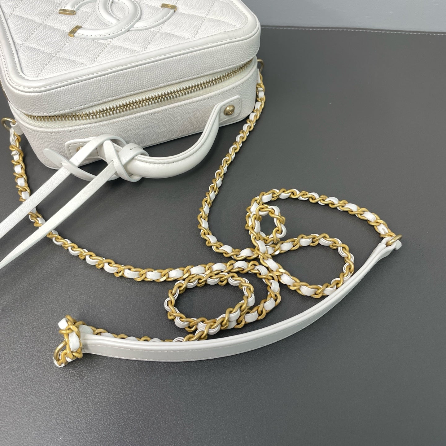 Chanel - Vanity Case - Leather - White - (small)