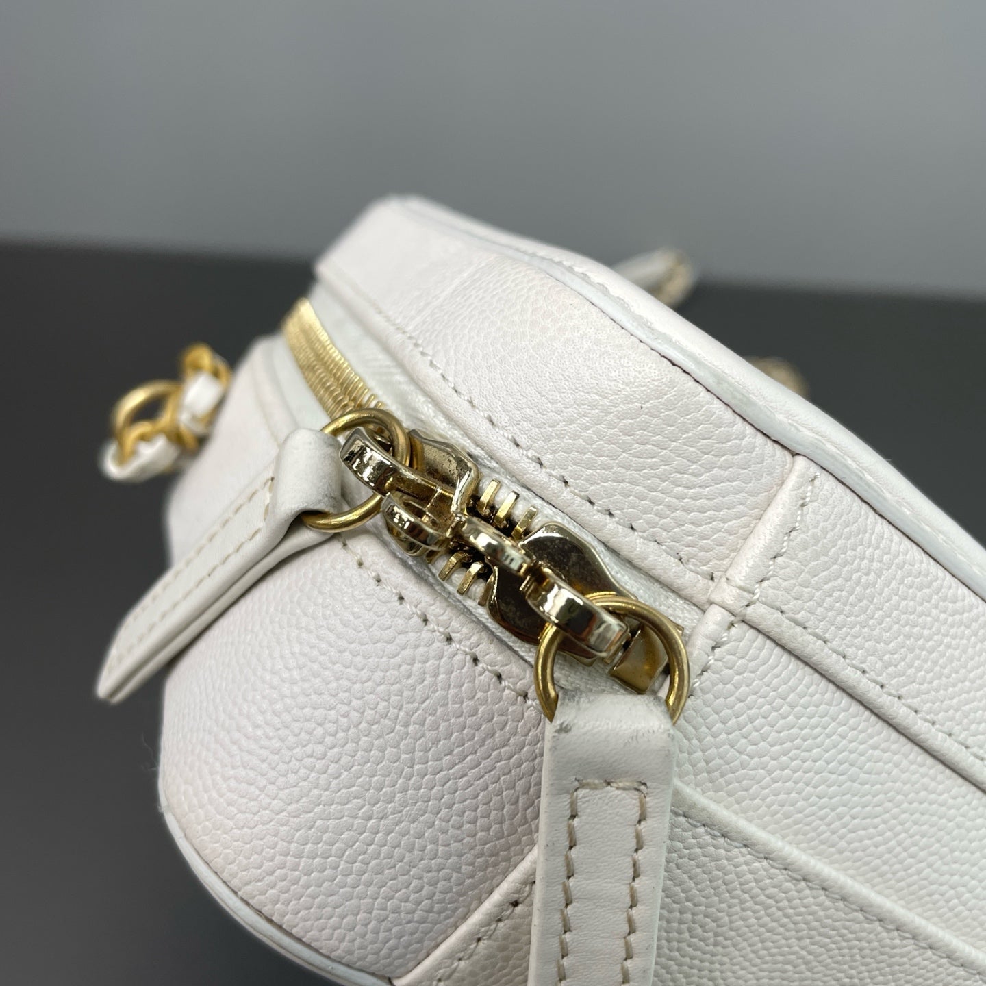 Chanel - Vanity Case - Leather - White - (small)