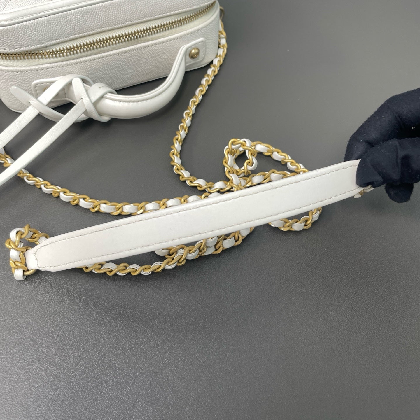 Chanel - Vanity Case - Leather - White - (small)