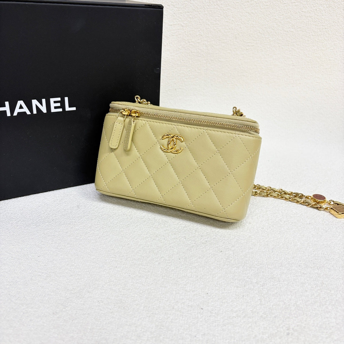 Chanel - Vanity Case - Leather - Yellow - (mini)