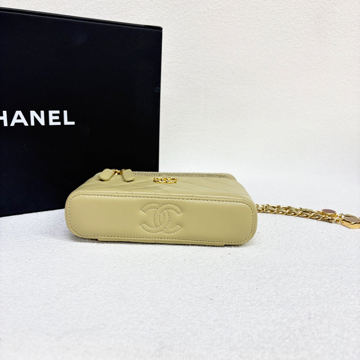Chanel - Vanity Case - Leather - Yellow - (mini)