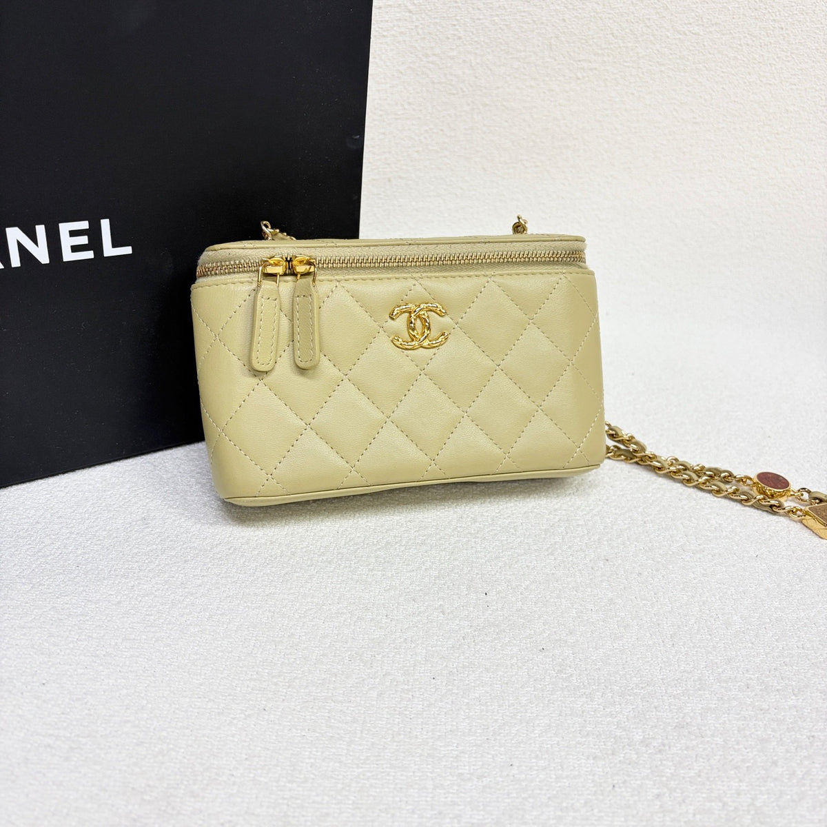 Chanel - Vanity Case - Leather - Yellow - (mini)