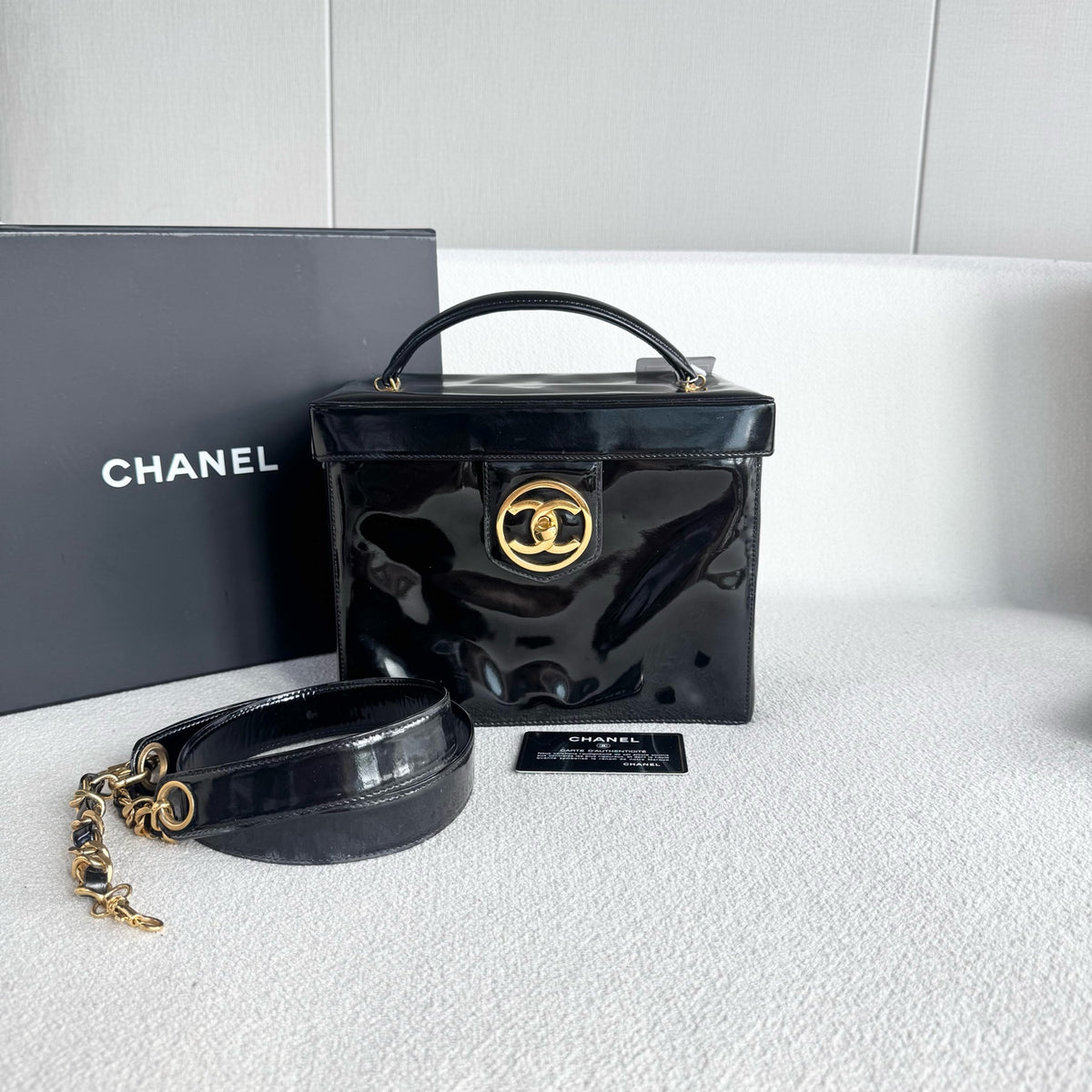 Chanel - Vanity Case - Patent leather - Black - (medium)