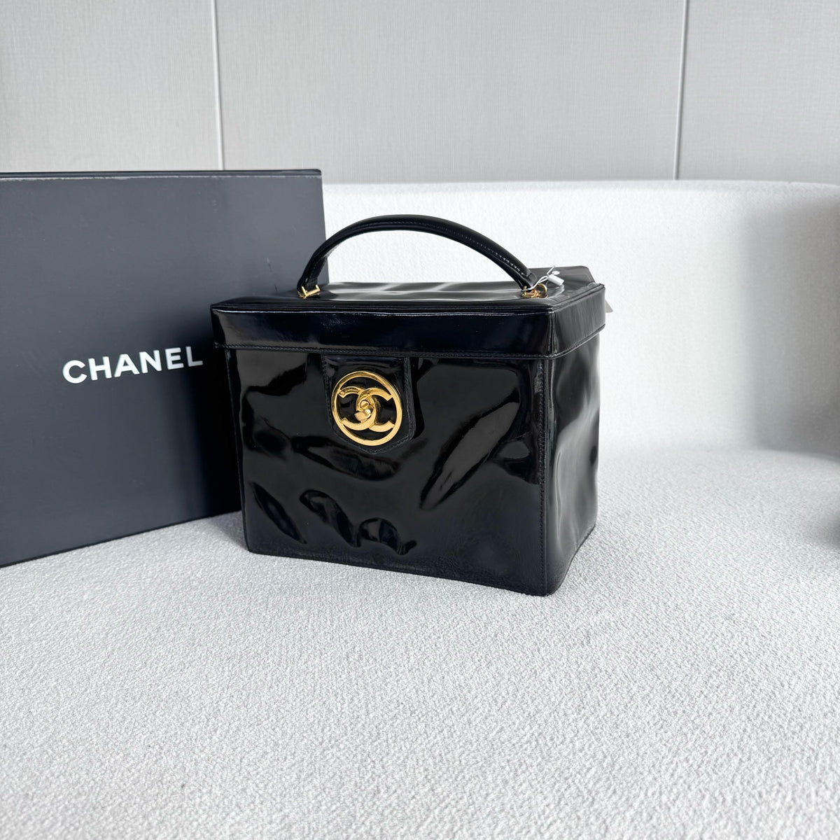 Chanel - Vanity Case - Patent leather - Black - (medium)