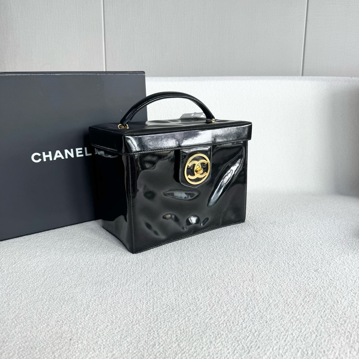 Chanel - Vanity Case - Patent leather - Black - (medium)