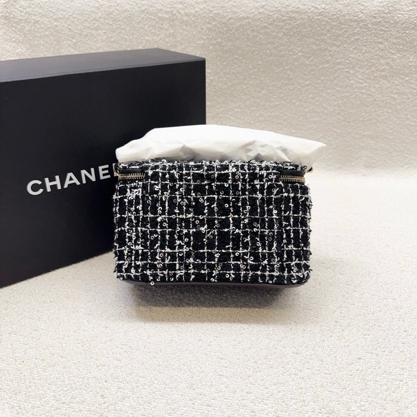 Chanel - Vanity Case - Tweed, lambskin leather, and sequins - Black - (mini)