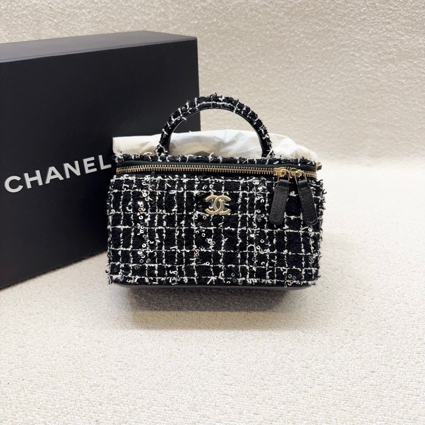 Chanel - Vanity Case - Tweed, lambskin leather, and sequins - Black - (mini)