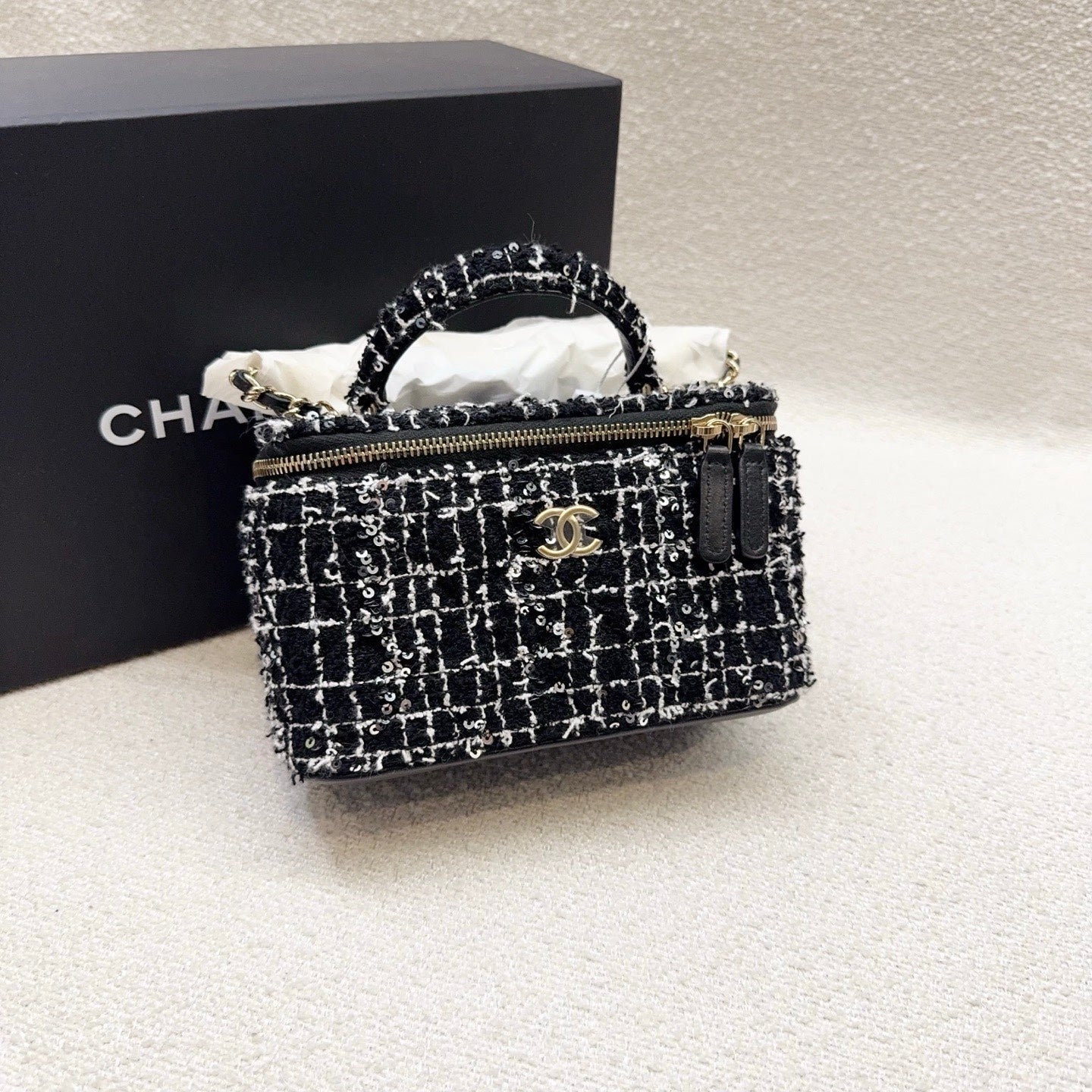 Chanel - Vanity Case - Tweed, lambskin leather, and sequins - Black - (mini)