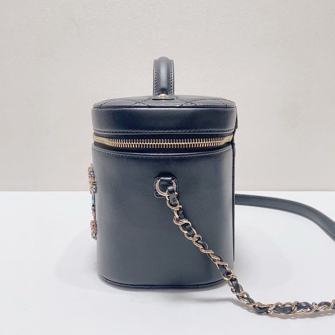 Chanel - Vanity Case with Embellished CC Logo - Lambskin leather - Black - (mini)