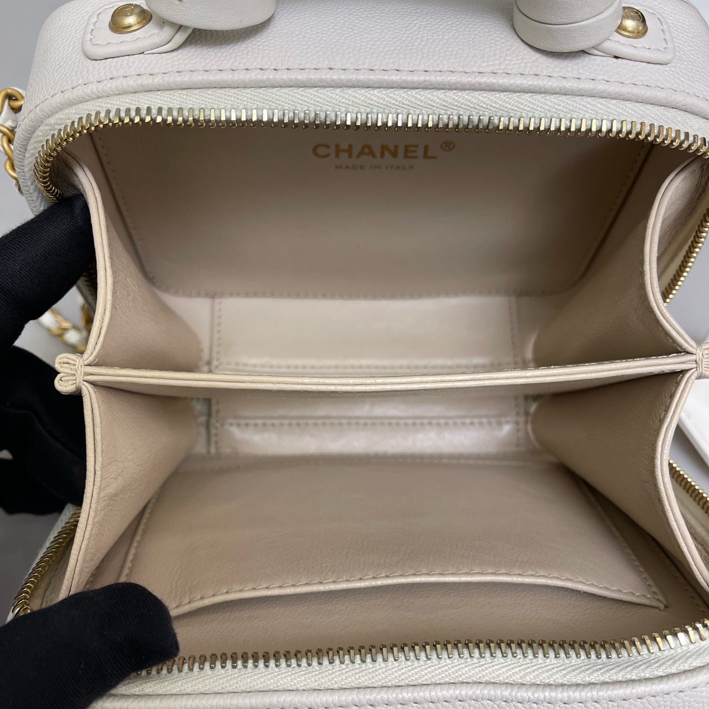 Chanel - Vanity - Leather - White - (small)