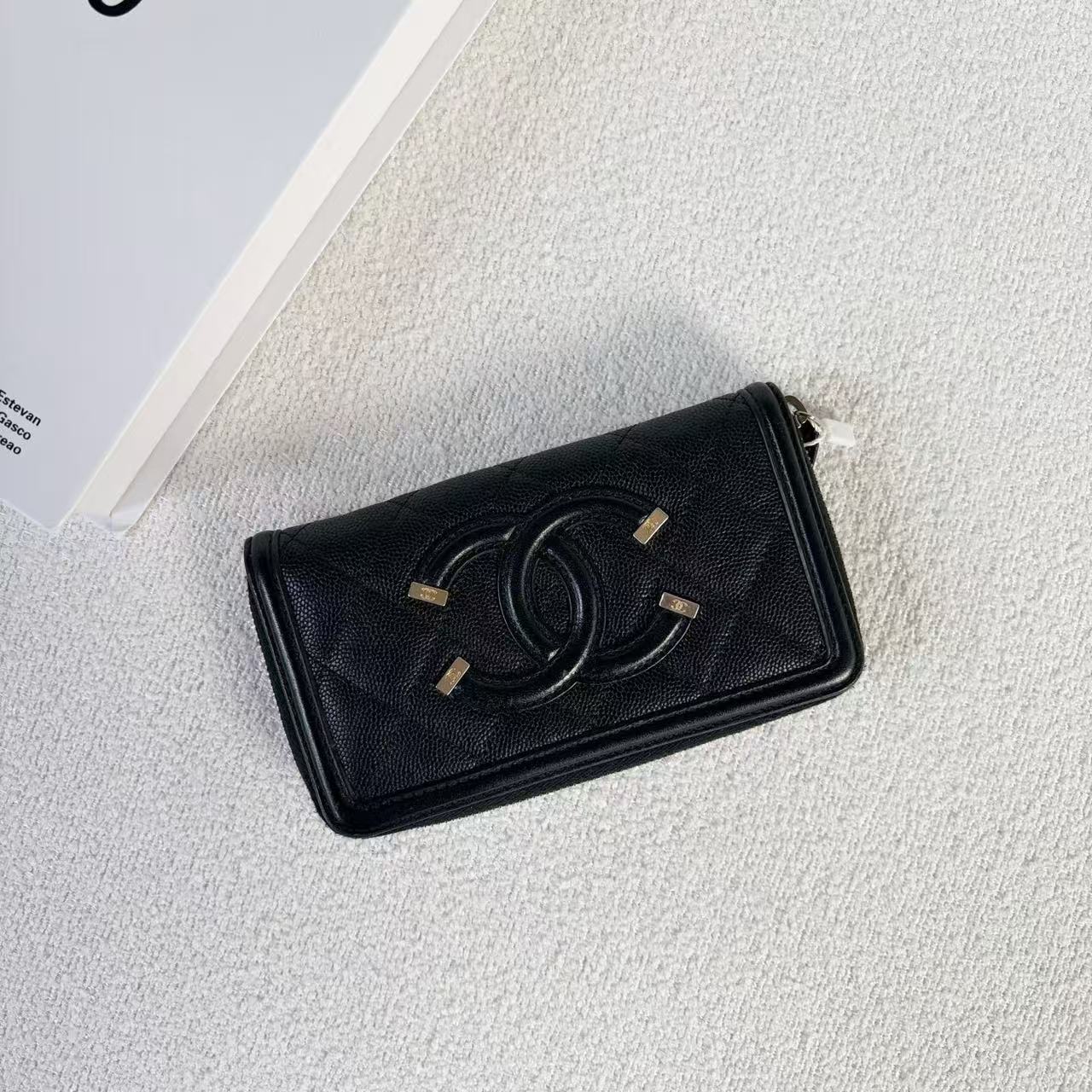Chanel - Vanity Short Wallet - Caviar leather - Black with Gold-Tone Hardware - (Small)