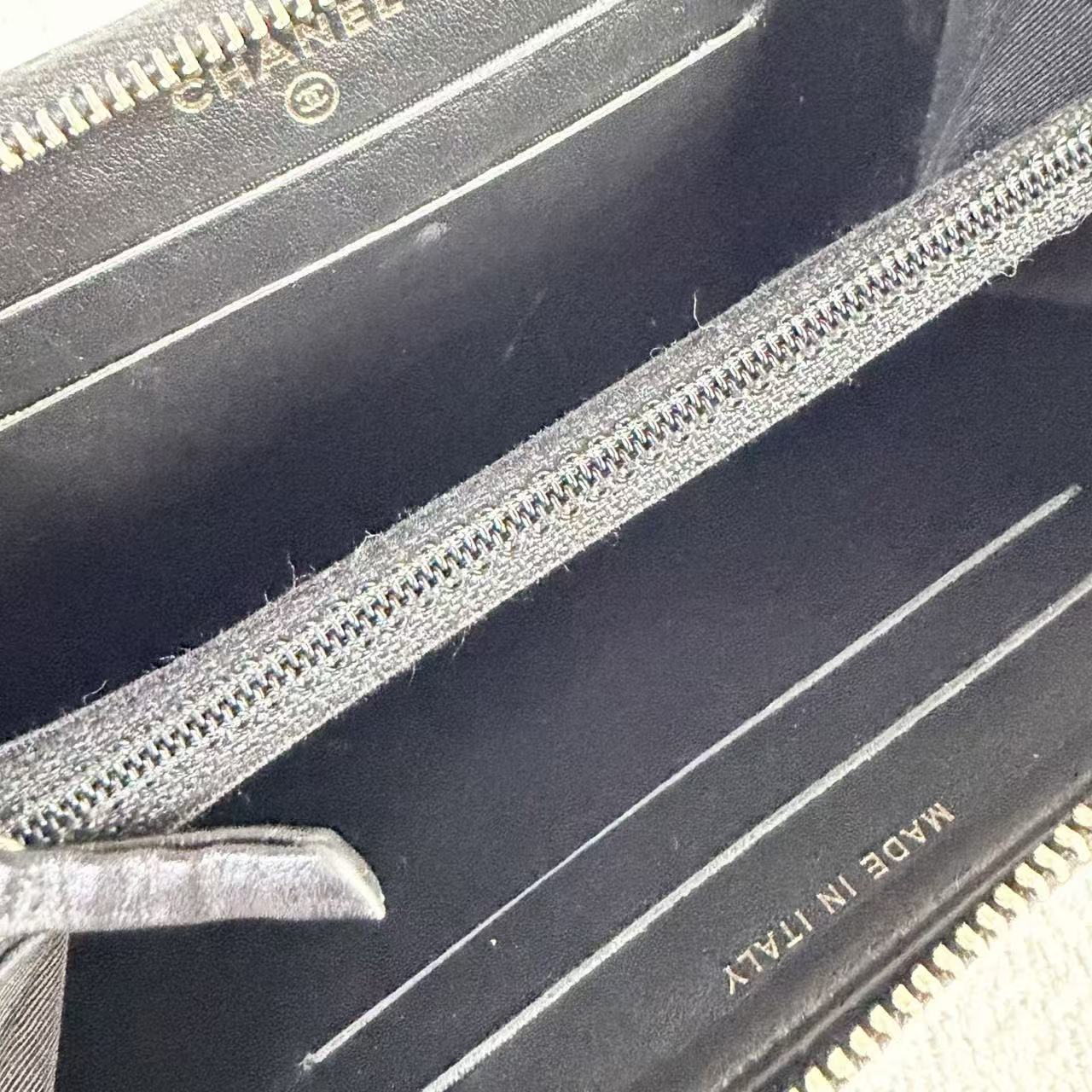 Chanel - Vanity Short Wallet - Caviar leather - Black with Gold-Tone Hardware - (Small)