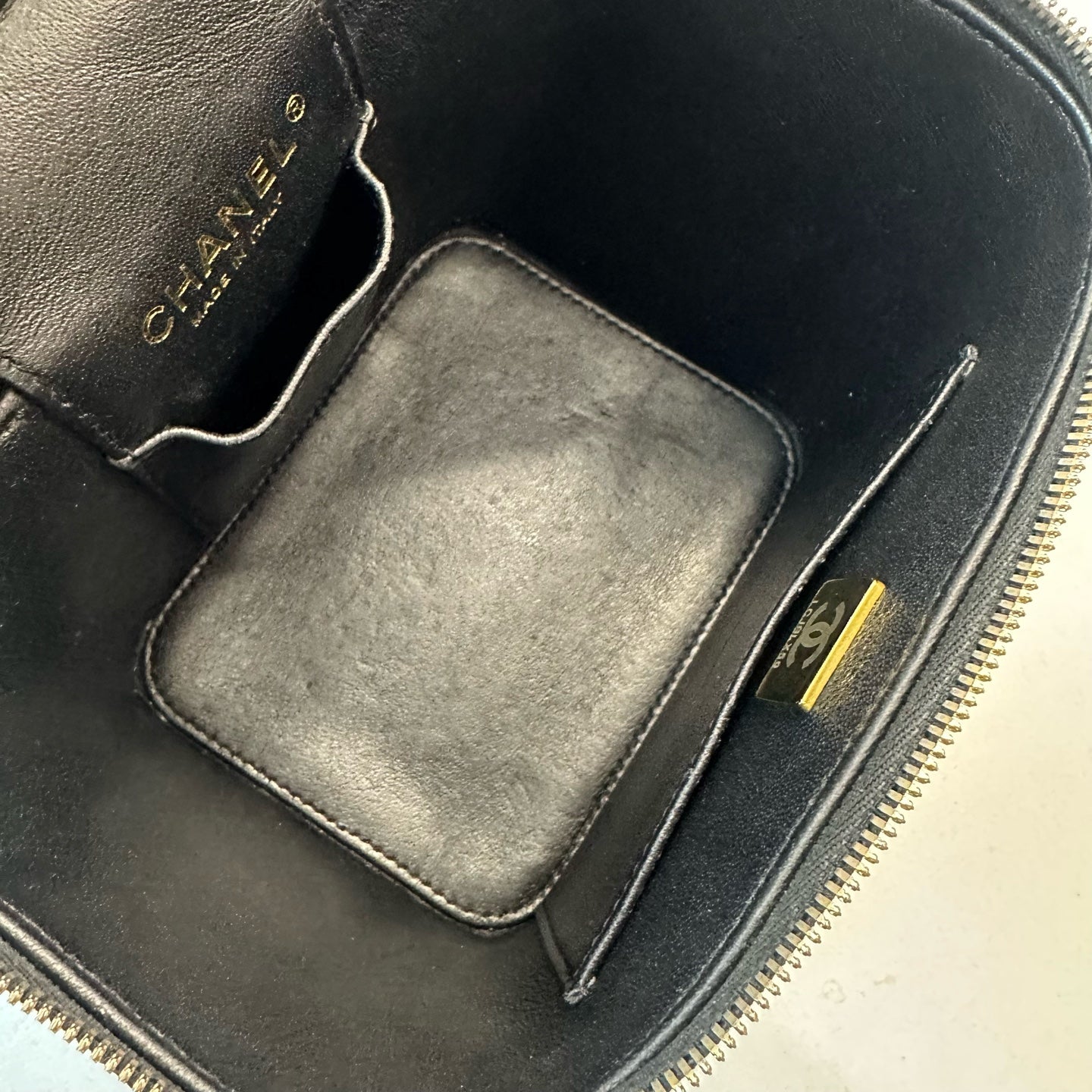 Chanel - Vertical Box Vanity Case - Leather - Black