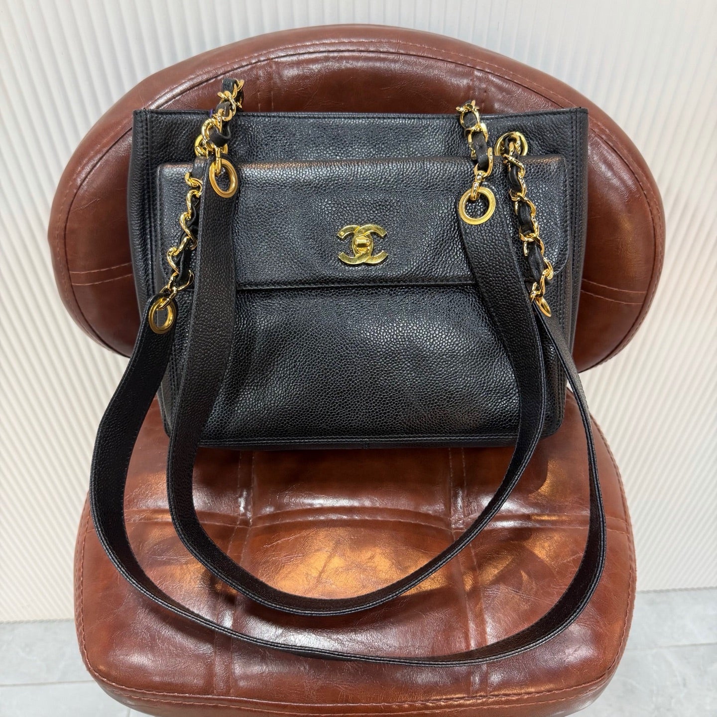 Chanel - Vintage Caviar Front Pocket Tote Bag - Leather - Black - (medium)