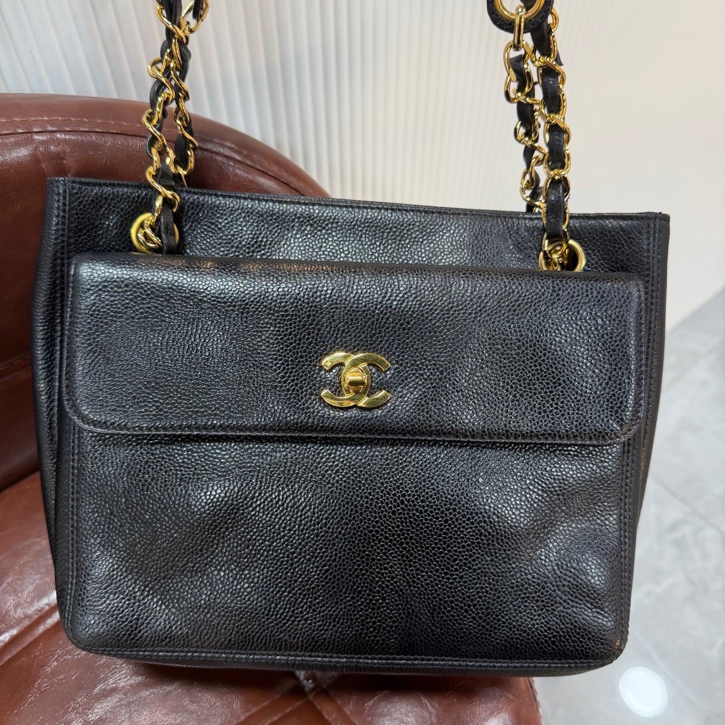 Chanel - Vintage Caviar Front Pocket Tote Bag - Leather - Black - (medium)