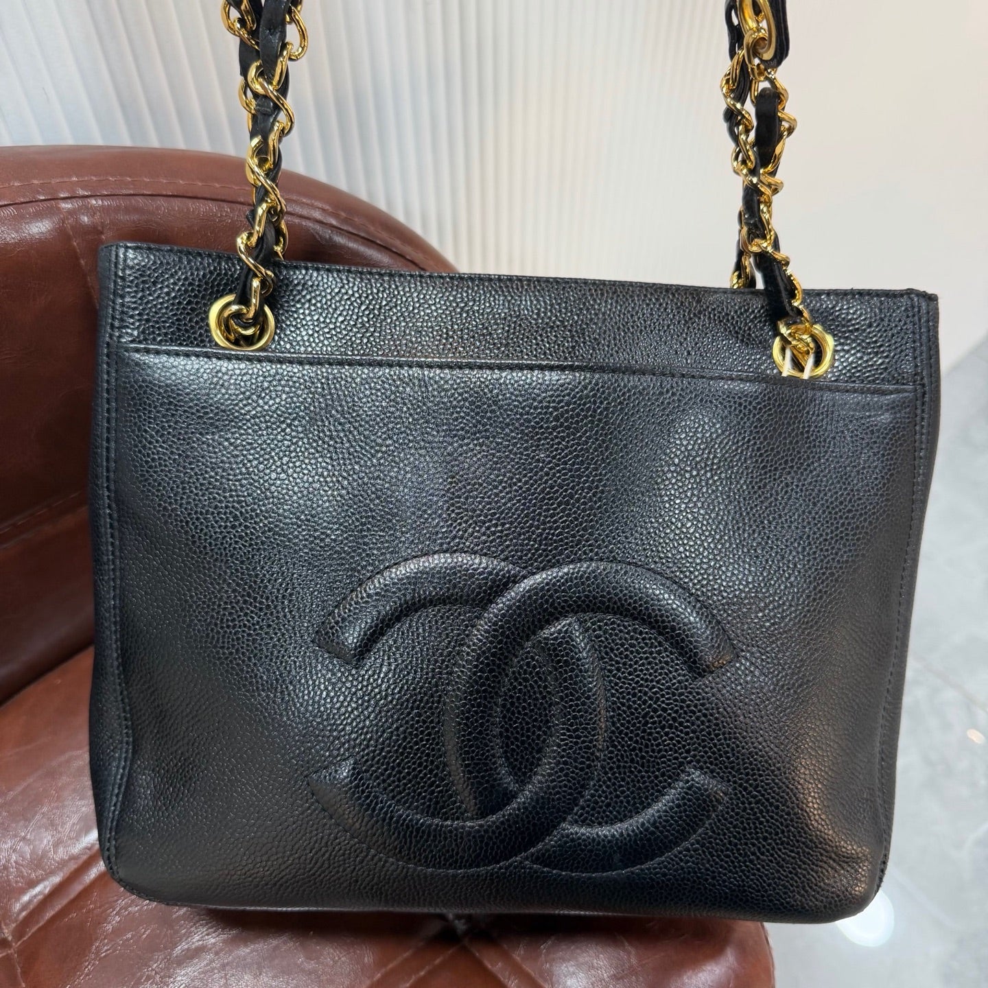 Chanel - Vintage Caviar Front Pocket Tote Bag - Leather - Black - (medium)