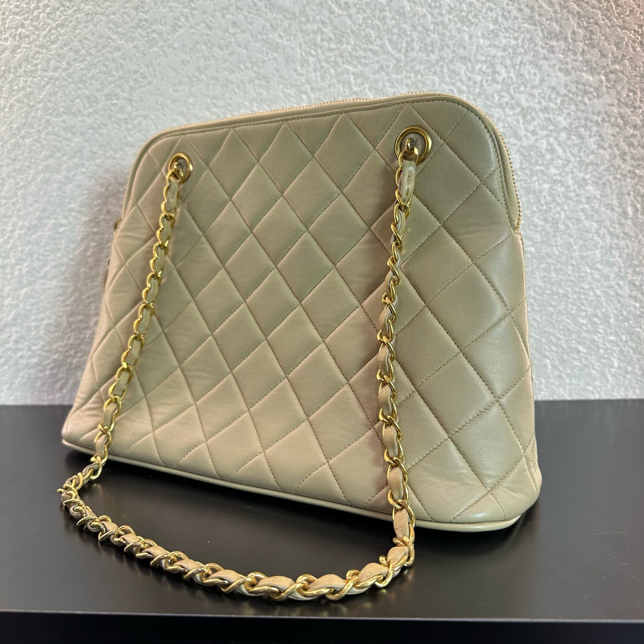 Chanel - Vintage Dome Chain Bag - Leather - Beige - (medium)