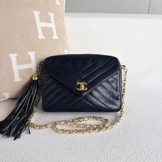 Chanel - Vintage V-stitch Gold Ball Tassel Camera Bag - Grained calfskin leather - Black with Gold-Tone Hardware - (medium)