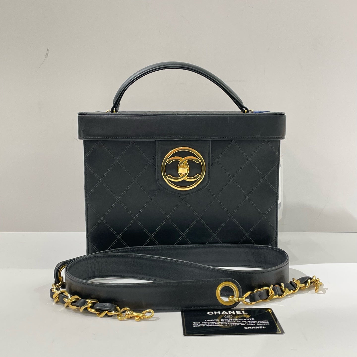 Chanel - Vintage Vanity Case - Lambskin leather - Black with Gold-Tone Hardware - (Medium)