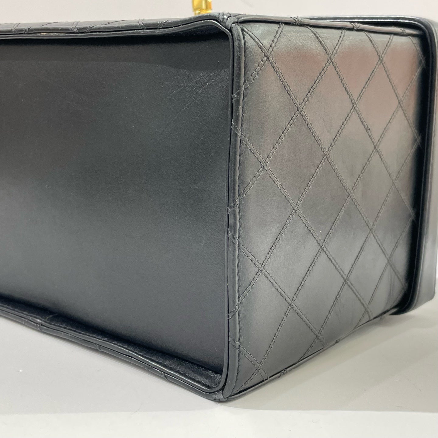 Chanel - Vintage Vanity Case - Lambskin leather - Black with Gold-Tone Hardware - (Medium)