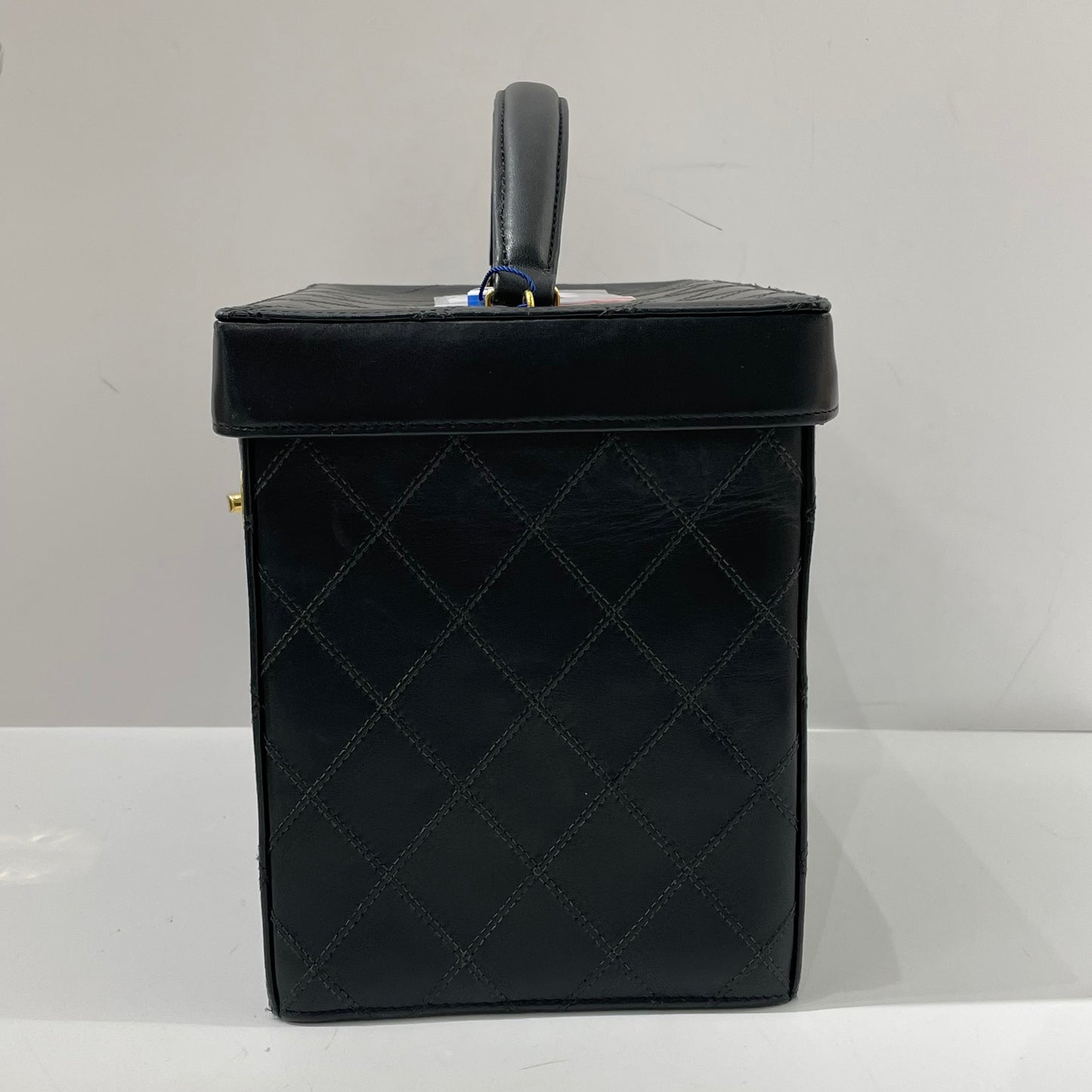 Chanel - Vintage Vanity Case - Lambskin leather - Black with Gold-Tone Hardware - (Medium)