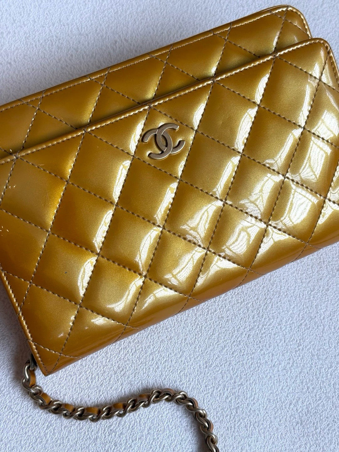 Chanel - Wallet on Chain - Patent leather - Gold - (small)