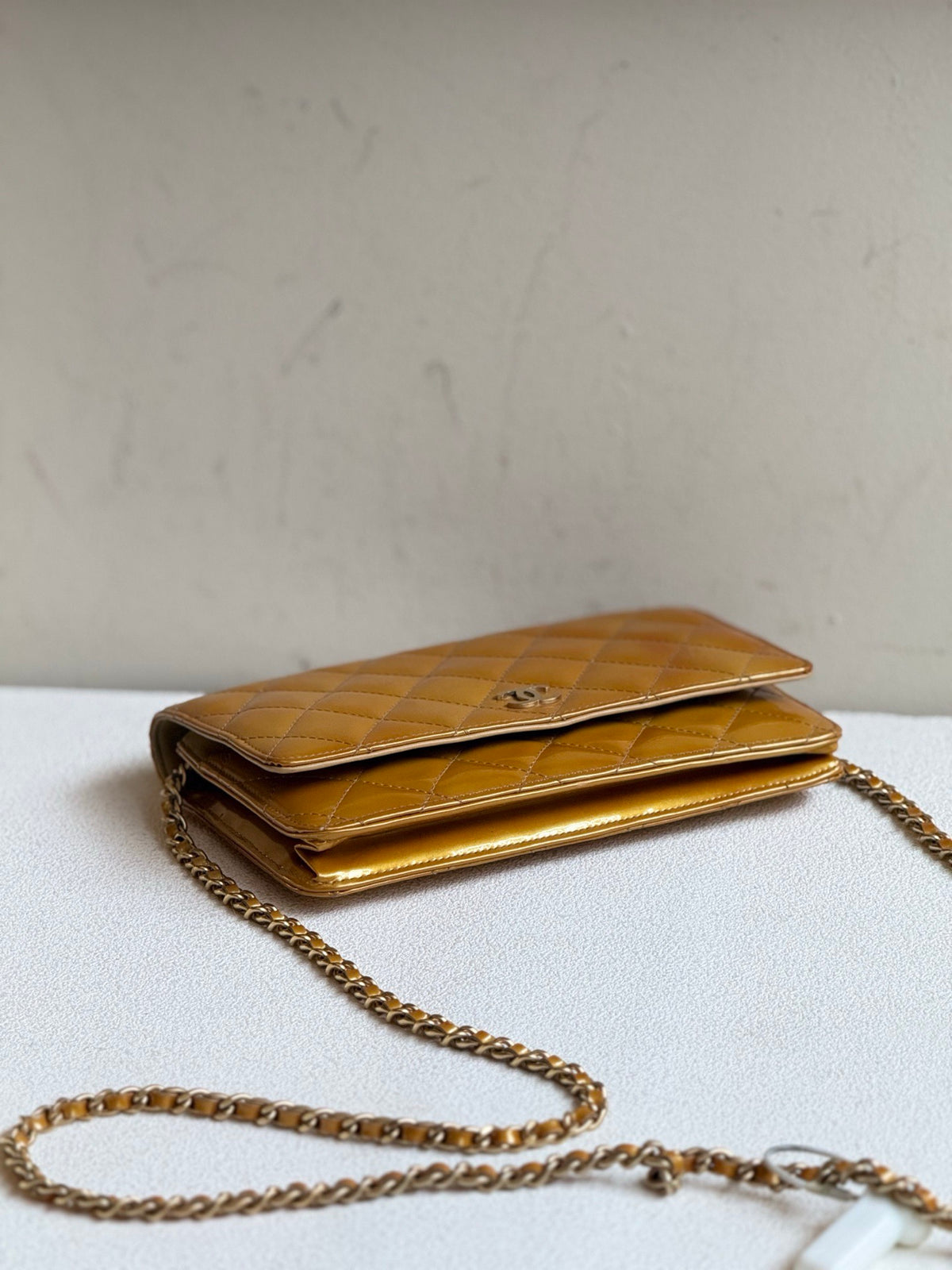 Chanel - Wallet on Chain - Patent leather - Gold - (small)