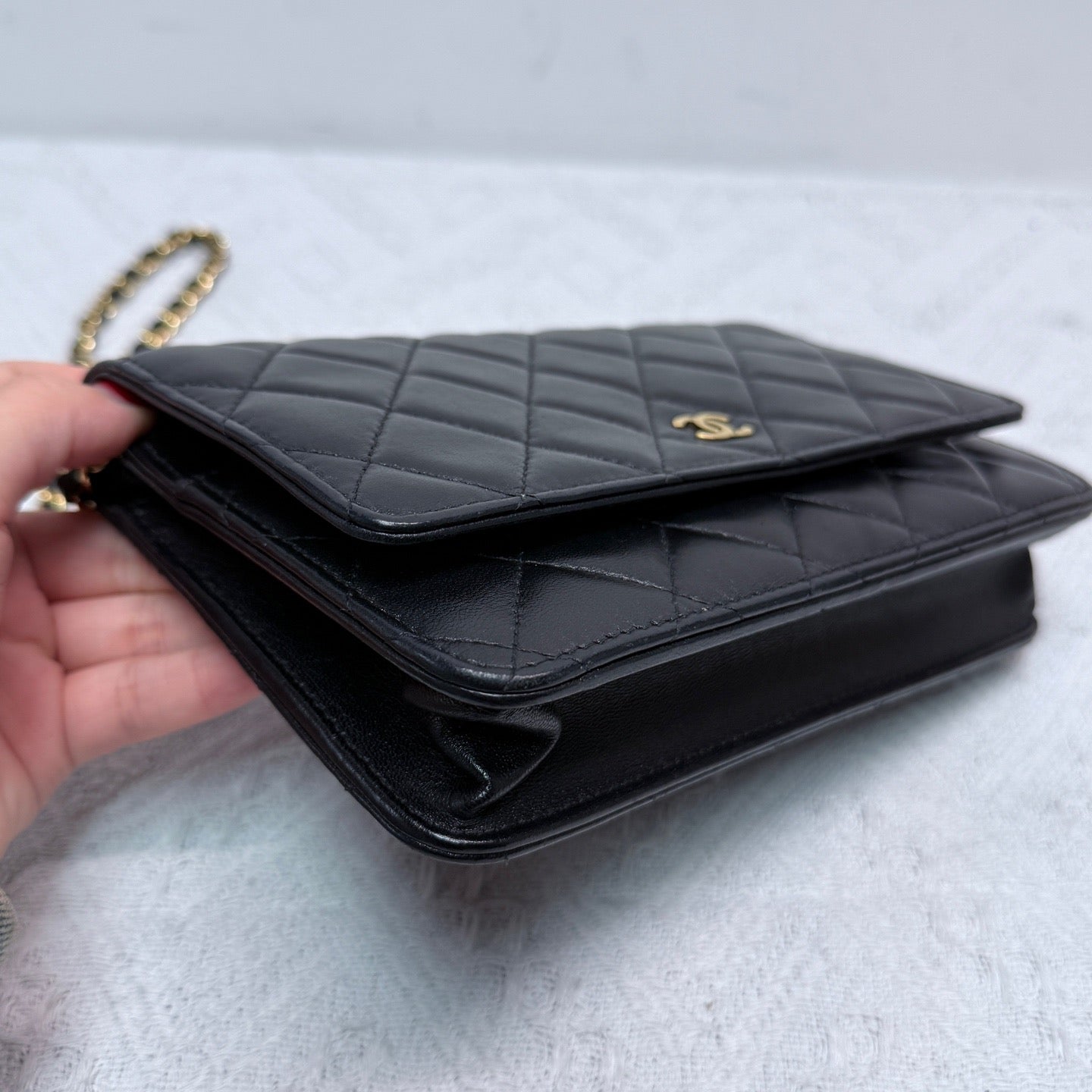 Chanel - Wallet On Chain (WOC) - Lambskin leather - Black with Gold-Tone Hardware - (mini)