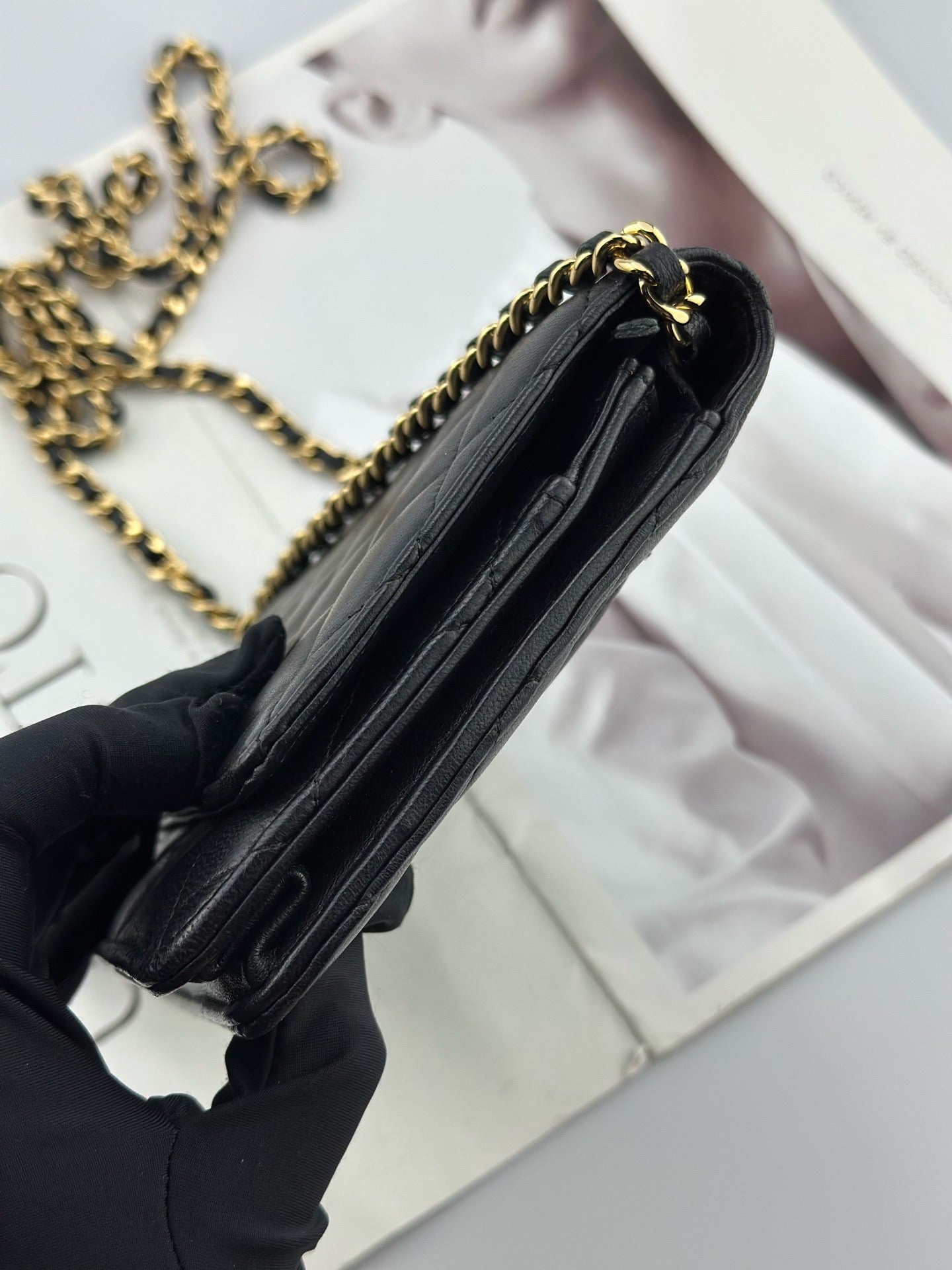 Chanel - Wallet on Chain (WOC) - Lambskin leather - Black with Gold-Tone Hardware - (mini)