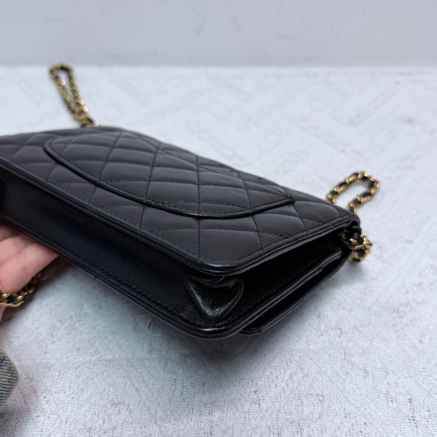Chanel - Wallet On Chain (WOC) - Lambskin leather - Black with Gold-Tone Hardware - (mini)