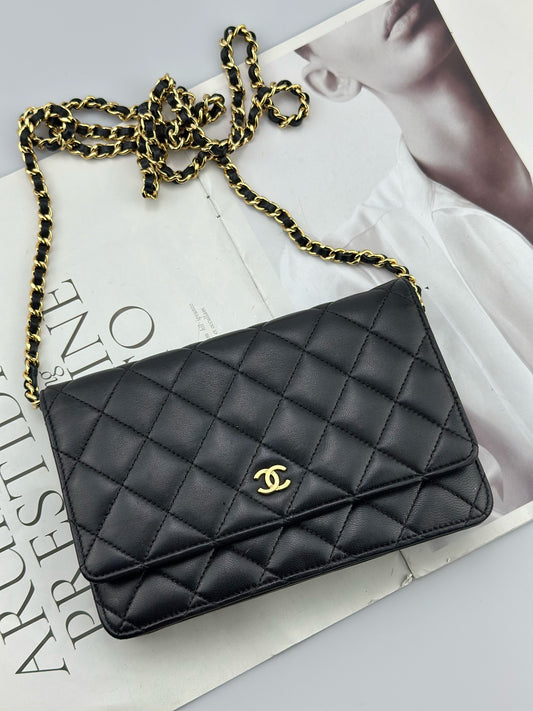 Chanel - Wallet on Chain (WOC) - Lambskin leather - Black with Gold-Tone Hardware - (mini)
